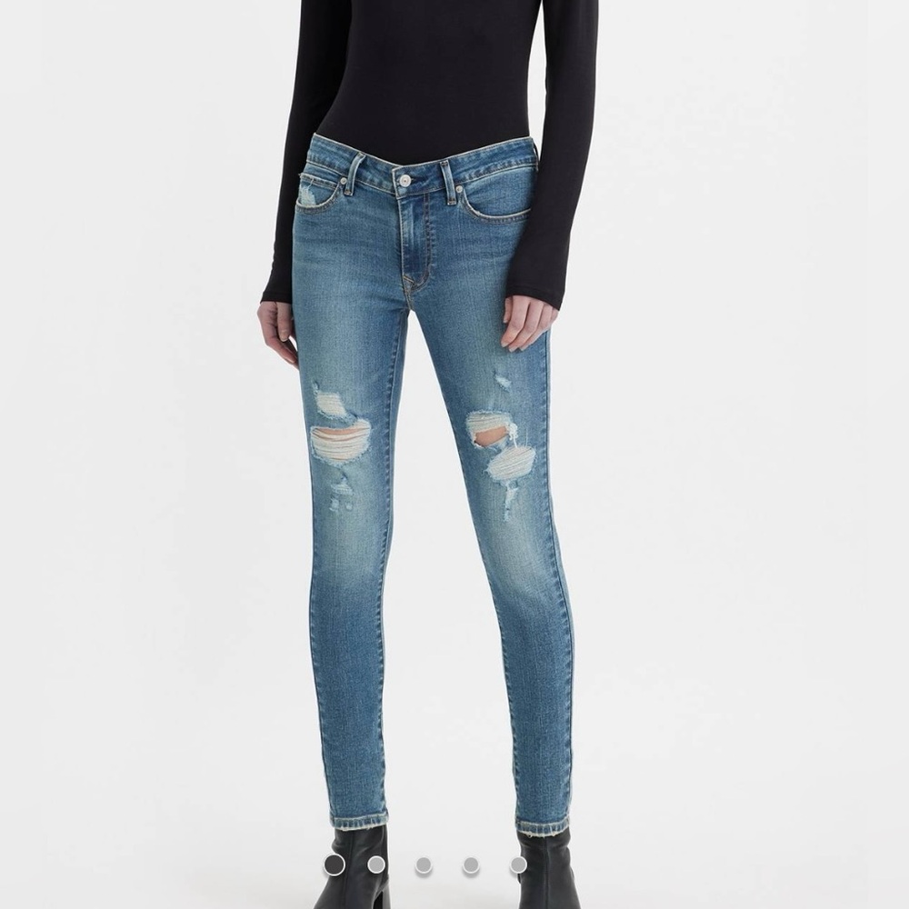 Levi’s 711 Distressed Skinny Jeans Size 31” W x 28” L